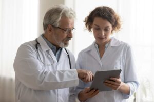 Encadrer un stagiaire aide soignant